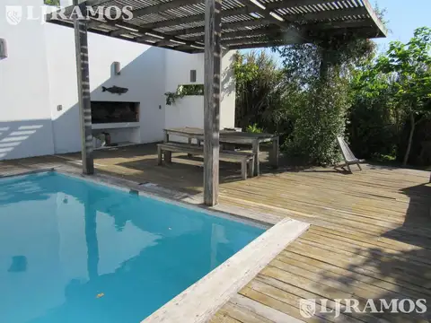 Casa 6 ambientes con 3 baños