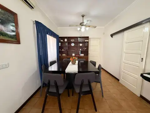 Casa 4 ambientes con 2 baños