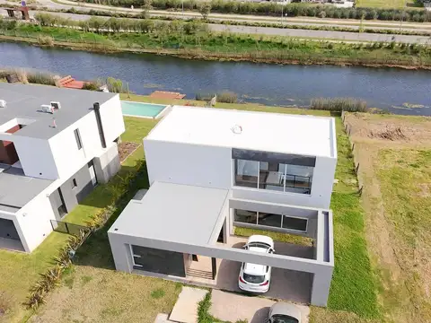 VENTA CASA 6 AMB A LAGUNA C/ PILETA JARDIN BARRIO COSTAS. PUERTOS DEL LAGO