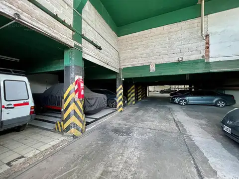 IMPECABLE depósito - Actualmente 46 Cocheras al 100% - OPORTUNIDAD 