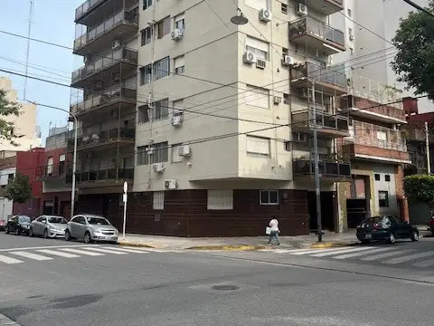Remedios de escalada de San Martin al 2800: 3 ambientes al frente muy buen estado. APTO CREDITO