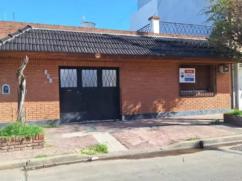 Venta Casa 3 Amb en PLANO Cochera Lomas Mirador