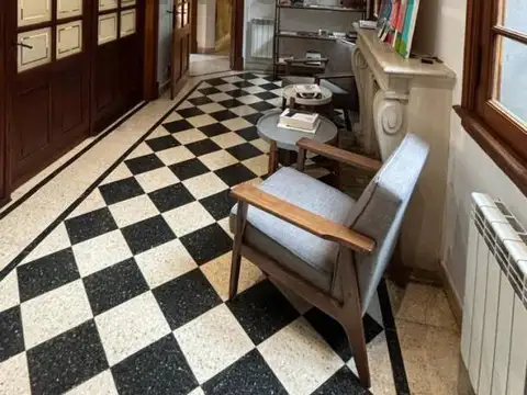 Casa 8 ambientes con 2 baños