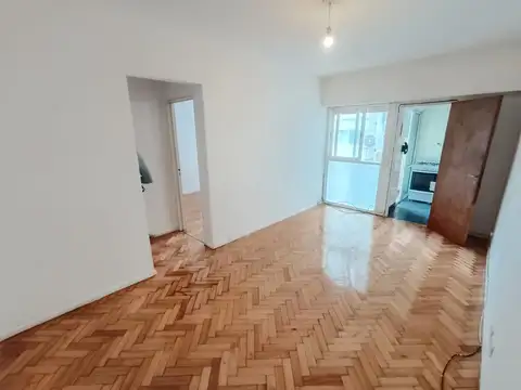 Lateral abierto muy luminoso, en muy buen estado