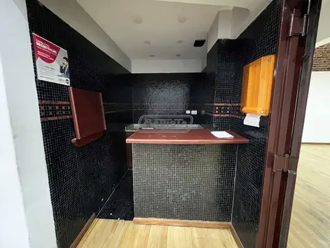 Oficina 4 ambientes con 2 baños