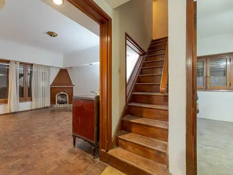 Casa 5 ambientes con 2 baños