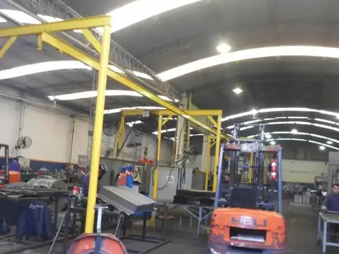 ¡Mega Galpón de 2.000 m²! 8m de Altura, 2 Naves, Puente Grúa