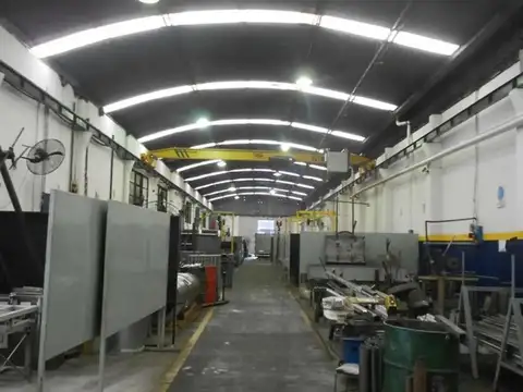 ¡Mega Galpón de 2.000 m²! 8m de Altura, 2 Naves, Puente Grúa