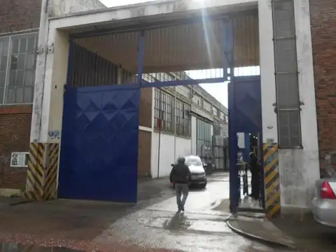 ¡Mega Galpón de 2.000 m²! 8m de Altura, 2 Naves, Puente Grúa