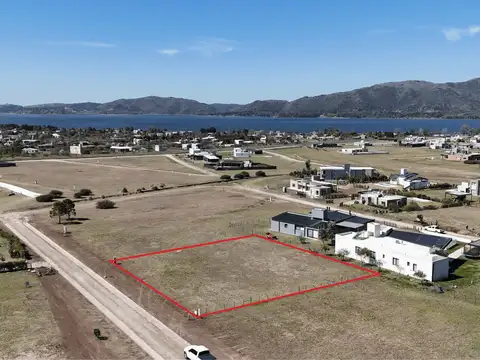 Lote en puerto del águila 1300 m² con vista al lago y las sierras+ amenities- 900