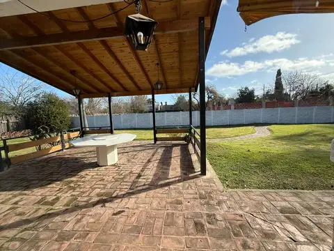 Casa en Venta con 5 cocheras