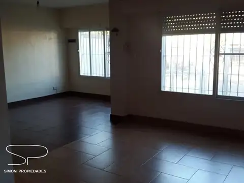 Casa 3 ambientes con cochera y fondo libre - lote propio 10