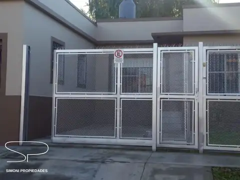 Casa 3 ambientes con cochera y fondo libre - lote propio 10