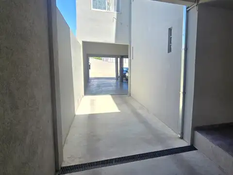 Lacroze al 6900 Cochera Cubierta