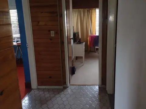 CASA EN VENTA EN CASTELAR SUR  . TERRENO 800 MTS 2- QUINCHO-PILETA