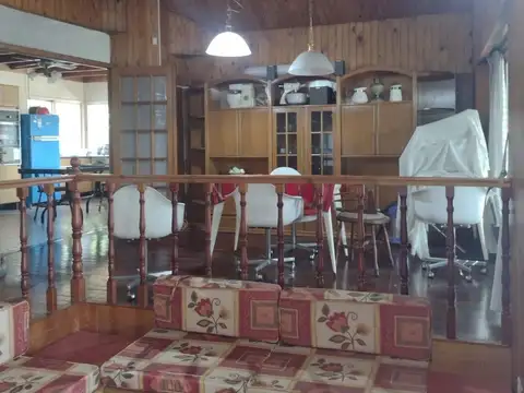 Casa en Venta con 4 cocheras