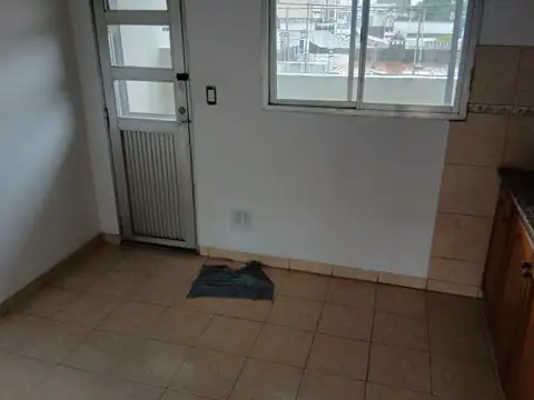 Depto Tipo Casa en Alquiler en El Palomar, $ 850.000