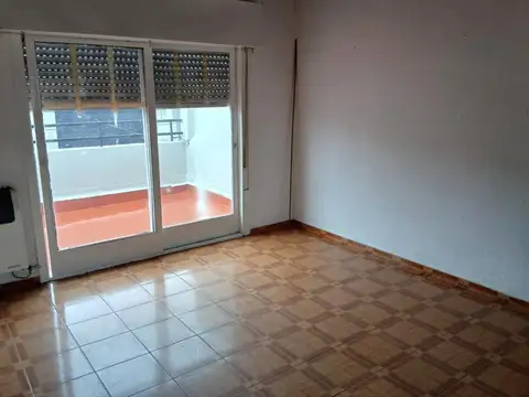 PH en Alquiler 3 Ambientes 1º Piso El Palomar Balcón terraza