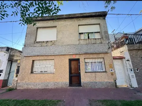 CASA EN VENTA DOS PLANTAS ALBERDI