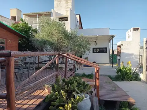 Casa 6 ambientes con 2 baños