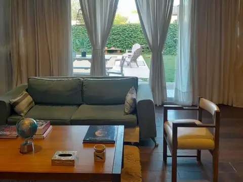 Casa en Venta en Manuel B Gonnet, USD 155.000