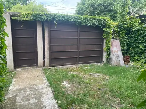 CASA EN VENTA GONNET 2 DORMITORIOS