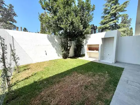 Depto Tipo Casa en Alquiler de 4 ambientes