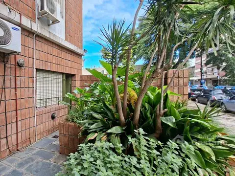 Excelente departamento 1 ambiente y medio. Uso profesional/comercial