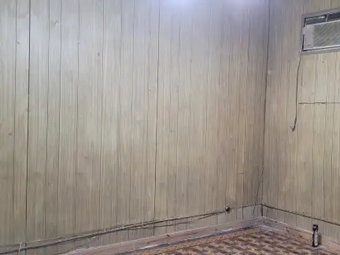 CASA AL FRENTE CON COCHERA. DISPONIBLE. ESCRITURACION INMEDIATA. BARRIO LUDUEÑA.RETASADA
