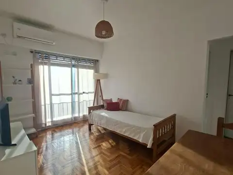 2 ambientes con balcón en Monserrat