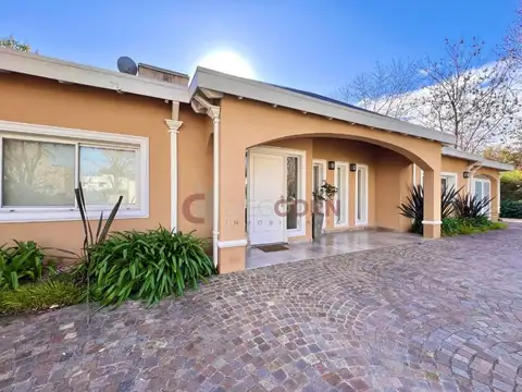 Casa en Venta en Santa Ana, USD 298.000