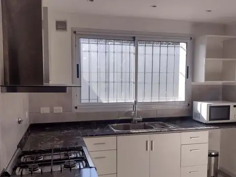 Casa 3 ambientes con 2 baños