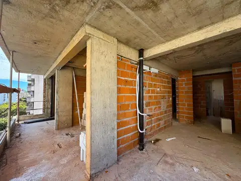 Departamento en venta de 2 dormitorios con balcon al frente en Barrio Martin