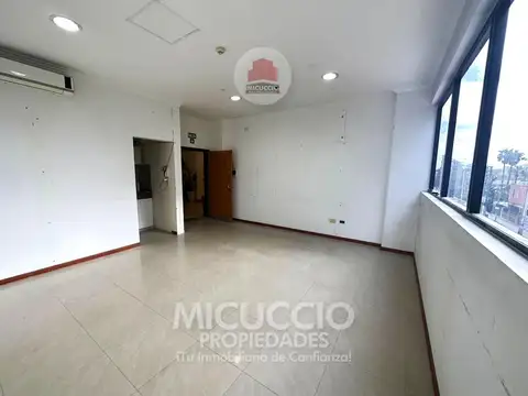 Oficina en alquiler | 2°Piso, N°221 | Maschwitz Mall