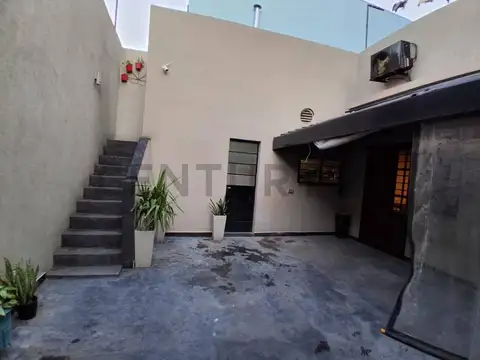 Casa en Alquiler con 1 cochera