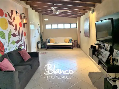 Casa 5 ambientes con 2 baños