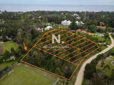 Vende terreno en el Golf, Punta del Este.
