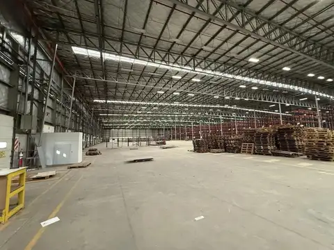 Nave Industrial en Alquiler de 11.000 m2 cubiertos - Escobar Garin
