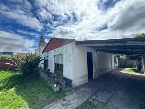 Casa en Alquiler con 1 cochera