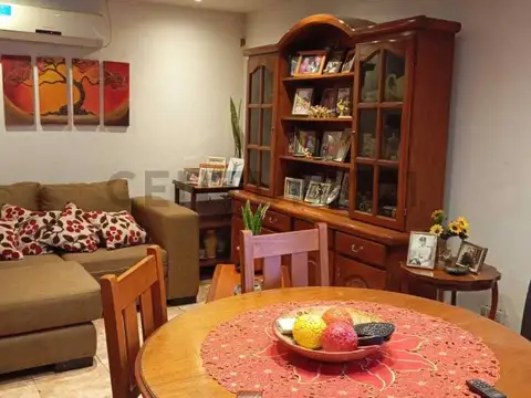 Casa 10 ambientes con 2 baños