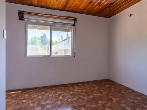 CASA EN VENTA BARRIO FISHERTON DOS DORMITORIOS