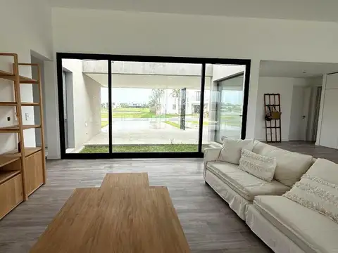 Casa en Venta al Oeste