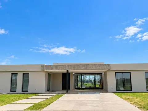 Casa en venta de 6 ambientes en El Naudir, con acceso a la laguna