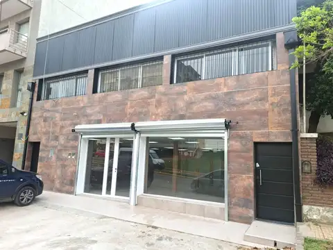 Local Comercial a estrenar en Alquiler   2 Oficinas en Av. Mitre, Zárate. 200 m² vidriera al frente.