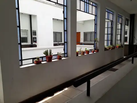 Amplio y Tranquilo Duplex al Frente - Bajas Expensas - Zona Centro-Bosque