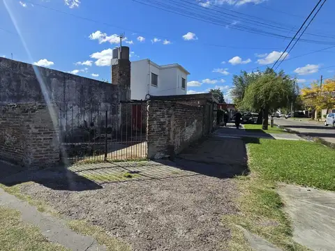 Casa en Lomas De Zamora, casa de 3 ambientes a reciclar, casa en gran lote, lote en lomas de zamora