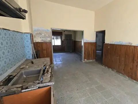 Casa en Lomas De Zamora, casa de 3 ambientes a reciclar, casa en gran lote, lote en lomas de zamora
