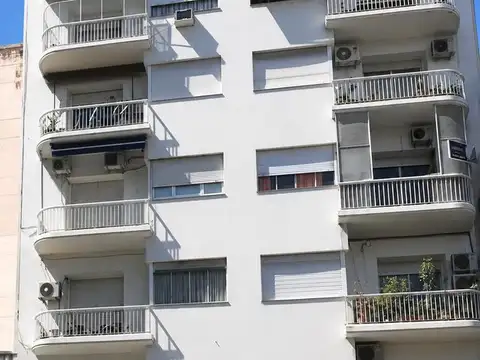 Callao e/Córdoba y Viamonte: semipiso al frente lleno de luz y sol, 2 dormitorios