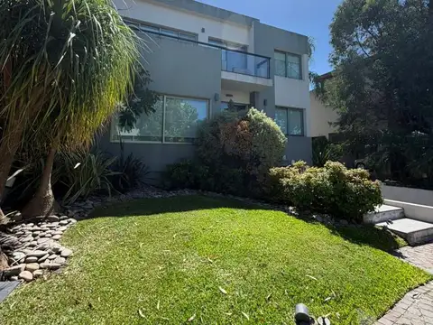 Casa 5 ambientes en 2 plantas con pileta en venta - Barrio Cerrado Dorrego