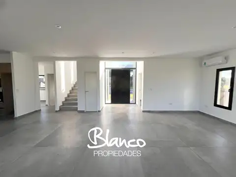 Casa 5 ambientes con 3 baños